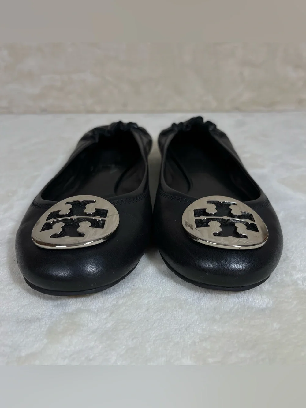 Tory Burch Reva black leather ballet flats Silver Logo Medallion Size 7